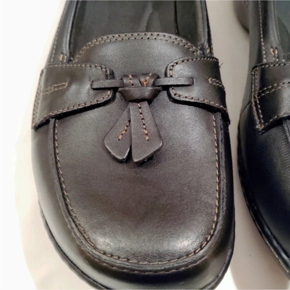 12W Clarks Ashland Bubble Loafer Black Leather Padded Insoles Tassels 12 Wide - Picture 2 of 11